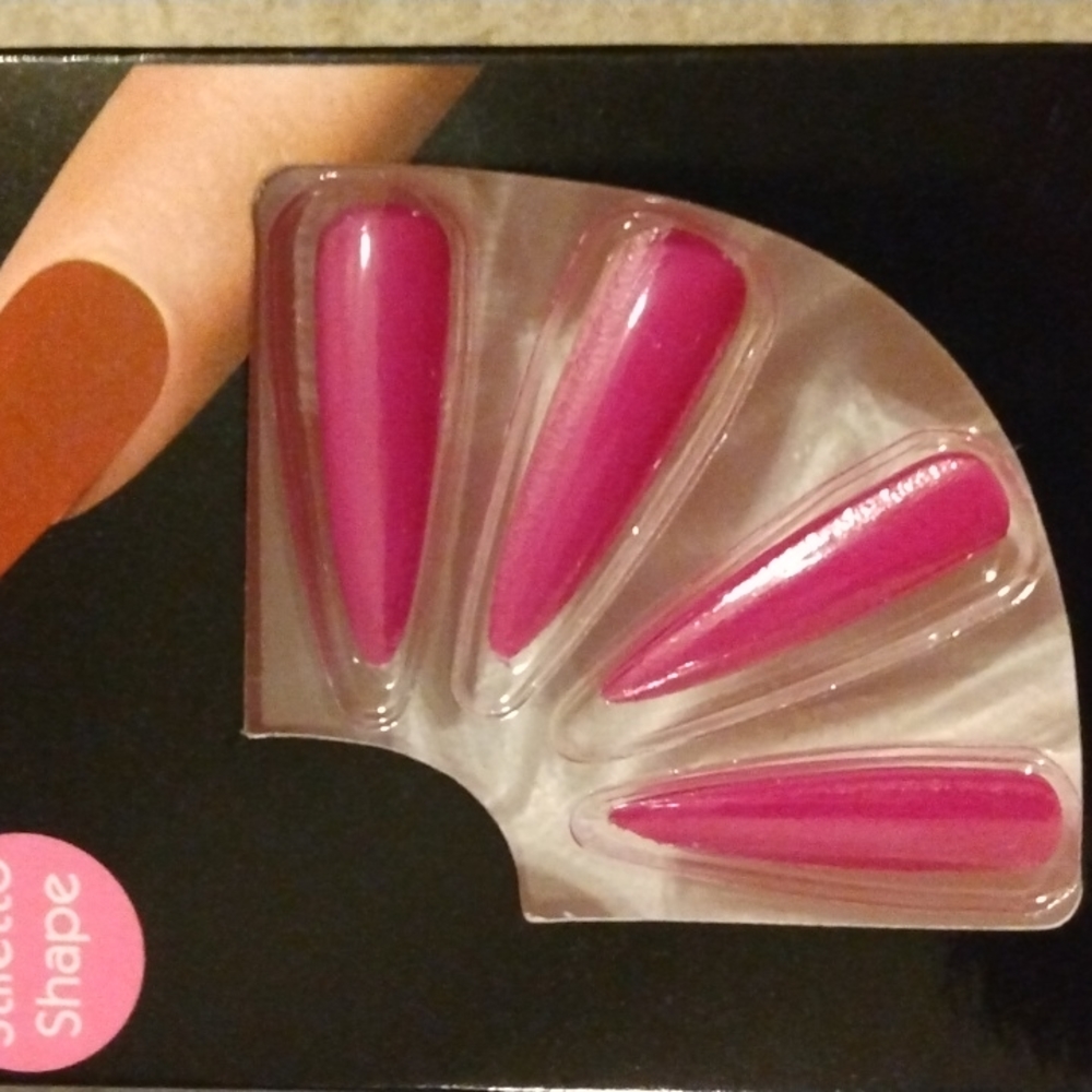 Faux nails - Picture 2 of 6